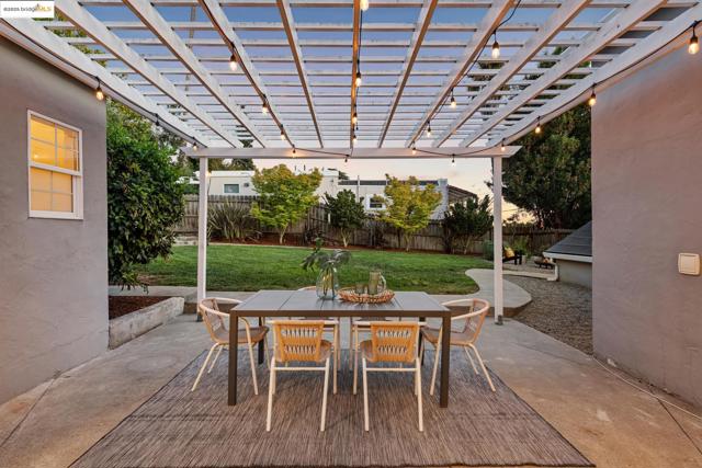 4701 Kaphan Ave, Oakland CA: https://media.crmls.org/mediaz/1c5f93a8-15e4-4b76-aec0-dbb2c303b37d.jpg