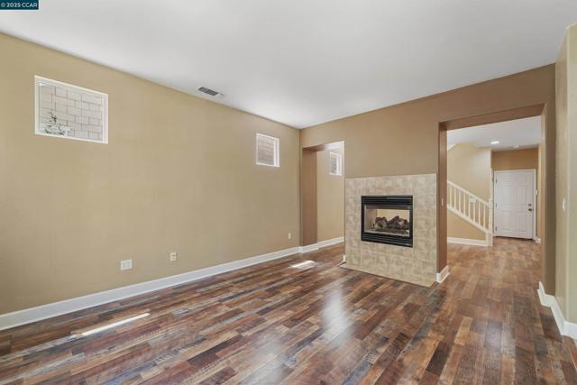 513 Lexington Dr, Vallejo CA: https://media.crmls.org/mediaz/1c5fdf2d-f2c1-441d-aa57-d52611e68582.jpg