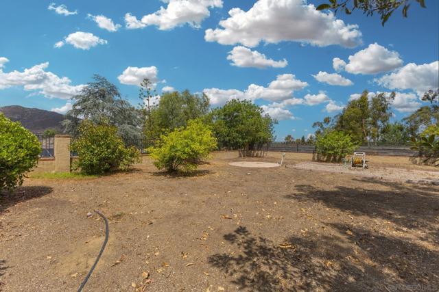 3445 Lomas Serenas Dr, Escondido CA: https://media.crmls.org/mediaz/1c5ff050-78aa-4bf1-89b7-ab6354c46292.jpg