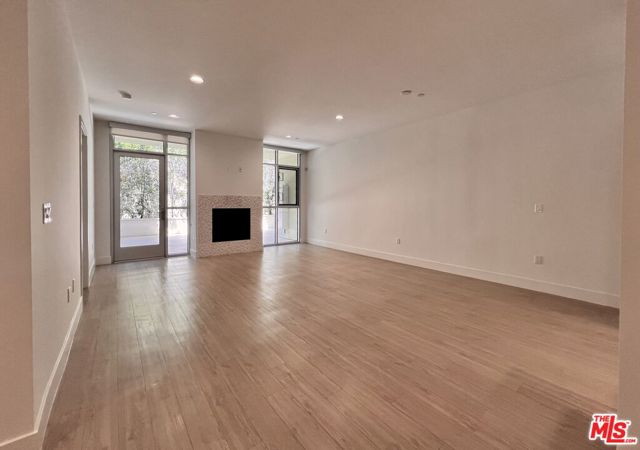 11715 W BELLAGIO Road, Los Angeles CA: https://media.crmls.org/mediaz/1c605759-6204-4523-a684-bc06e9198bdb.jpg