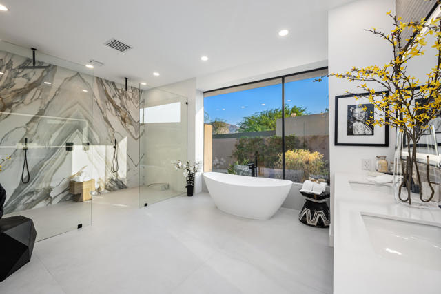 160 Kiva Drive, Palm Desert CA: https://media.crmls.org/mediaz/1c610a11-618b-4f40-868b-3b6eca3fce89.jpg