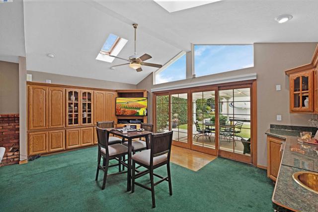 4601 Hampshire Way, Fremont CA: https://media.crmls.org/mediaz/1c610b43-bfaa-4447-a9ea-b71378d7620a.jpg