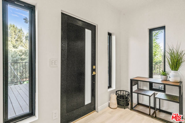 2315 Loma Vista Place, Los Angeles CA: https://media.crmls.org/mediaz/1c61a64a-1c81-45c9-beca-42fd9f0ceddc.jpg