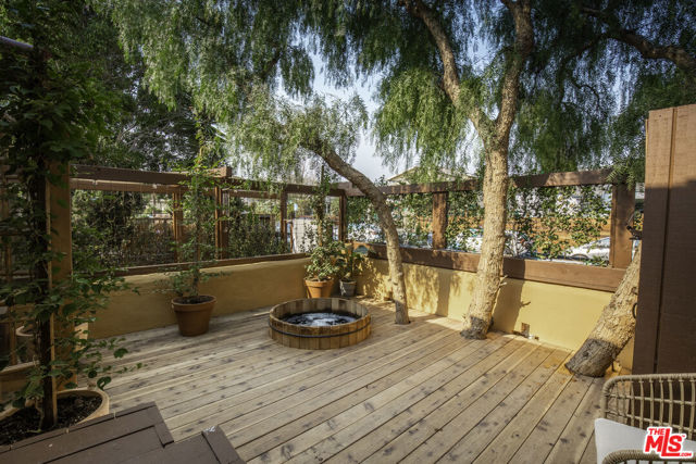 718 Vernon Avenue, Venice CA: https://media.crmls.org/mediaz/1c61cf47-30fd-4ab8-8cf5-a5b9fedcd100.jpg