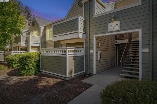 275 Reflections Dr, San Ramon CA: https://media.crmls.org/mediaz/1c624ee3-4802-4a2c-ac6e-8f8a1e4293f2.jpg