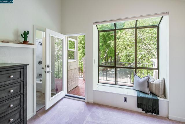 Image 26 of 52 For 1006 Howard Hills Rd