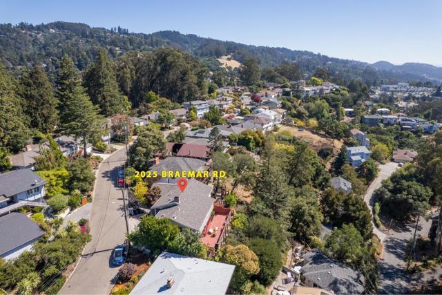 2025 Braemar Road, Oakland CA: https://media.crmls.org/mediaz/1c629310-a53f-41b5-909f-1a1bb7c948f8.jpg