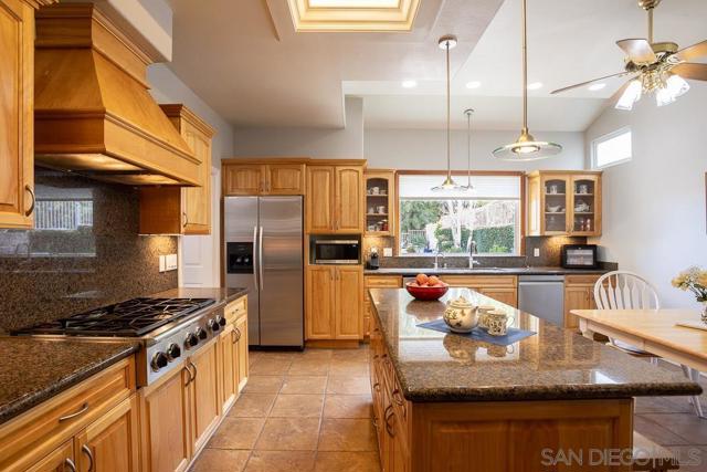 25314 Keats Ln, Stevenson Ranch CA: https://media.crmls.org/mediaz/1c6299c8-9e43-4a56-9406-8e91d572aa7b.jpg