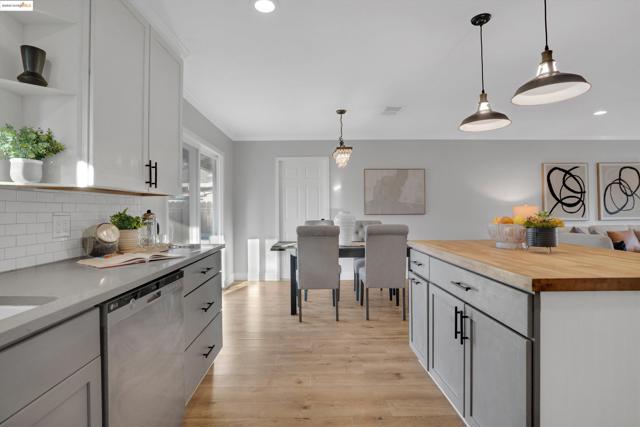 1166 Hibiscus Way, Livermore CA: https://media.crmls.org/mediaz/1c62a298-9d21-4e64-be6b-6fd3b2593786.jpg