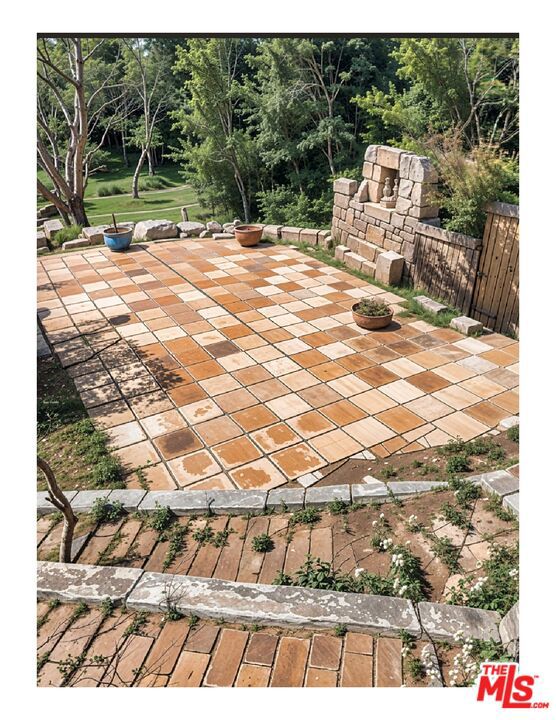 2344 Laguna Circle Drive, Agoura CA: https://media.crmls.org/mediaz/1c630d01-181f-4ad7-a797-ff9eb2985bb2.jpg