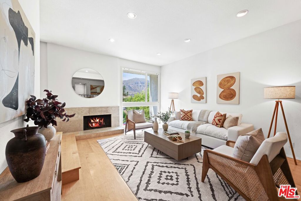 17085 Palisades Circle