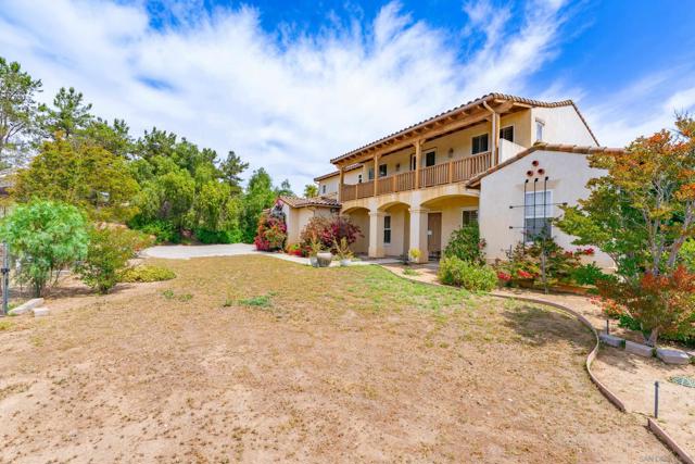 1964 Tracy Ct, Fallbrook CA: https://media.crmls.org/mediaz/1c637655-fdb0-4a26-b15b-c3975dd58af9.jpg
