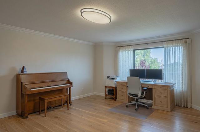 23465 Redding Circle, Salinas CA: https://media.crmls.org/mediaz/1c63ae7d-f2f7-40b2-9c57-1305a1d7c766.jpg