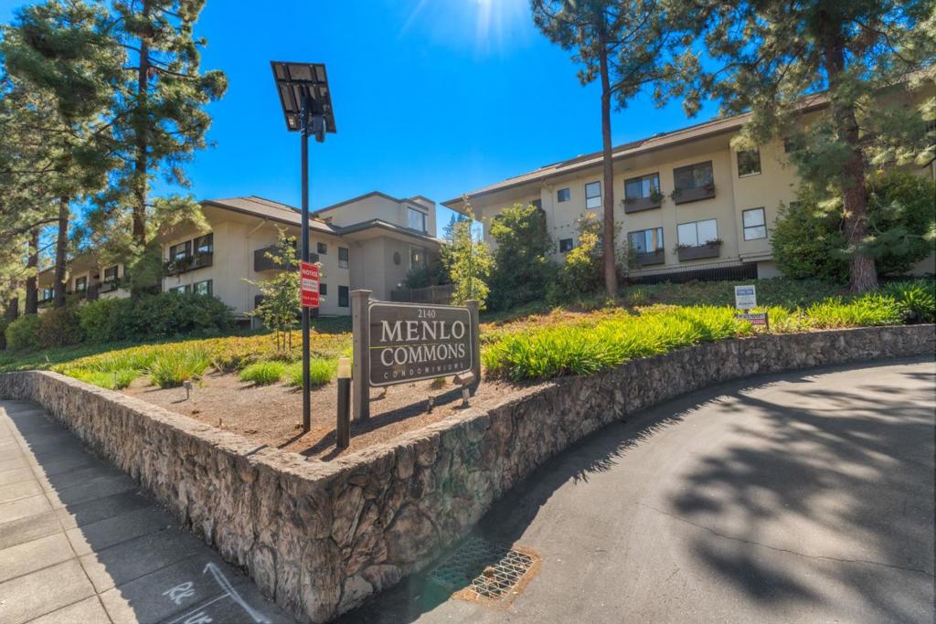 2140 Santa Cruz Avenue #A303