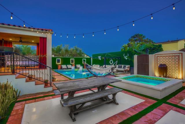 Detail Gallery Image 6 of 48 For 3217 Goldsmith St, San Diego,  CA 92106 - 5 Beds | 4 Baths