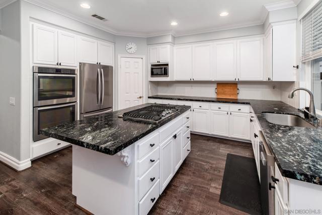 6393 Paseo Aspada, Carlsbad CA: https://media.crmls.org/mediaz/1c6638c7-11ec-49b9-a31b-73a0f2b26370.jpg
