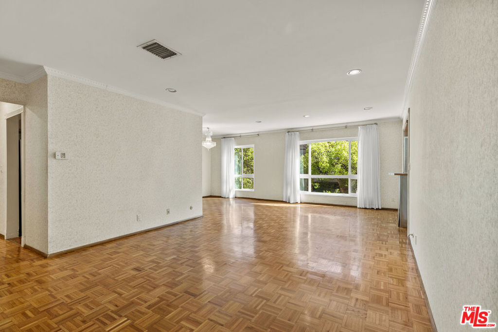 7300 Franklin Avenue #447