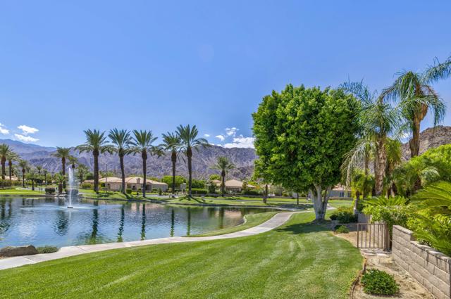 48509 ViA Encanto, La Quinta CA: https://media.crmls.org/mediaz/1c66c8a8-e3b2-4c5f-b29a-9fb0299afb0a.jpg