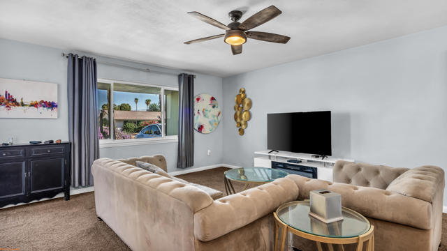 77575 California Drive, Palm Desert CA: https://media.crmls.org/mediaz/1c66effc-5388-4c46-9f5c-b4a6a106265f.jpg