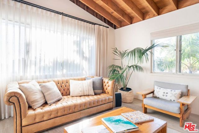 21555 Pacific Coast Highway, Malibu CA: https://media.crmls.org/mediaz/1c677f60-2279-48c5-86e4-22ebf30d6145.jpg