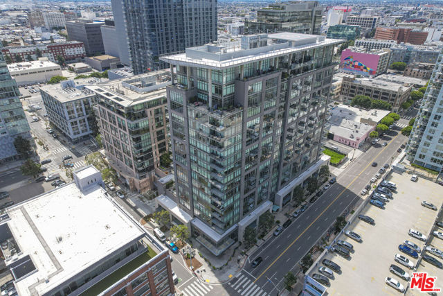 1100 S Hope Street, Los Angeles CA: https://media.crmls.org/mediaz/1c67a0c0-a9a6-46d6-b519-5a46d6d3bfe1.jpg