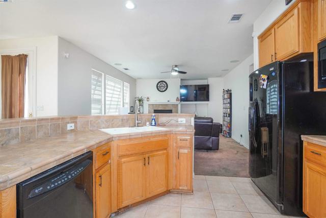 5018 Southport Ct, Antioch CA: https://media.crmls.org/mediaz/1c687b5b-95d7-4e31-9750-80a5e13850b5.jpg