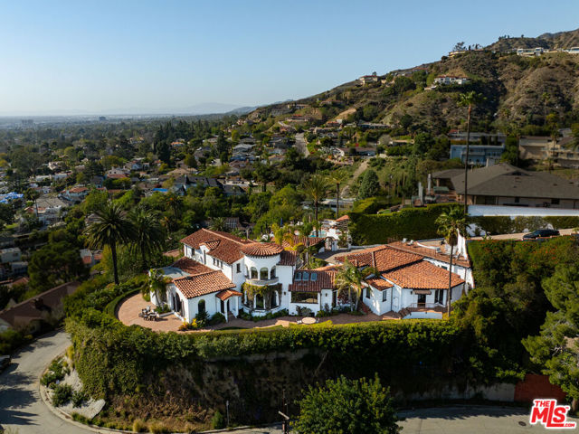 330 Kempton Road, Glendale CA: https://media.crmls.org/mediaz/1c69524e-7bad-4f2c-ab1b-d3f1d51eb7b4.jpg