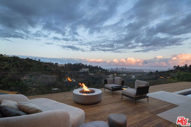 5 Bed Home for Sale in Los Angeles, California