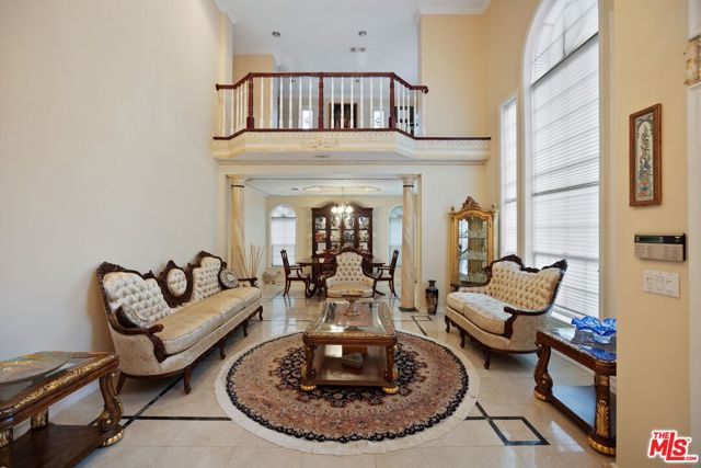 2431 Benedict Canyon Drive, Beverly Hills CA: https://media.crmls.org/mediaz/1c698c39-91ef-430a-b6be-6caf2ab3027f.jpg