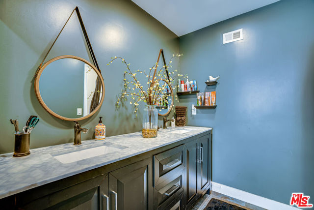 4101 Tarrybrae Terrace, Tarzana CA: https://media.crmls.org/mediaz/1c6a069e-4d49-4c7c-b5b1-d958b678d183.jpg