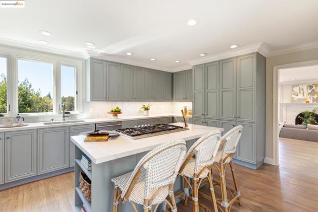 2 Cavendish Ln, Piedmont CA: https://media.crmls.org/mediaz/1c6a0fb8-b78f-4e1c-b9e0-9496a45cb05e.jpg