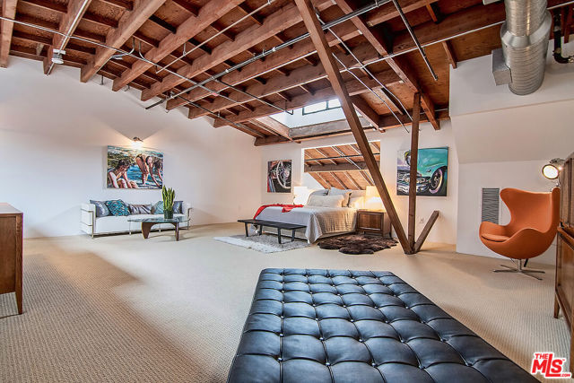 1046 Princeton Drive, Venice CA: https://media.crmls.org/mediaz/1c6a3b2a-5bff-4c74-8f9e-a36b013bea61.jpg
