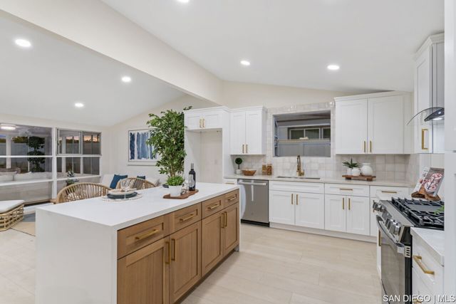 3424 Lockwood DR, San Diego CA: https://media.crmls.org/mediaz/1c6ace80-6461-4a3d-b365-ee5ada0f397a.jpg