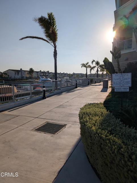 4256 Tradewinds Drive, Oxnard CA: https://media.crmls.org/mediaz/1c6ae6a1-a4a3-472b-864b-7de13c193135.jpg