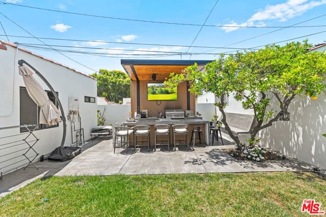 3871 Roxton Avenue, Los Angeles CA: https://media.crmls.org/mediaz/1c6b8471-7e22-4793-b86d-7f741bfe18b9.jpg