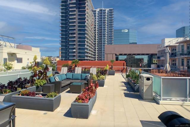 1431 Pacific Hwy, San Diego CA: https://media.crmls.org/mediaz/1c6c77dd-80b9-488f-8b82-d0ef10a484ef.jpg