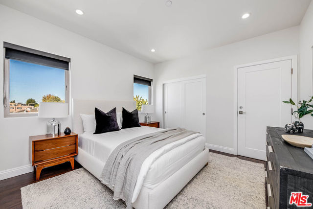 11218 Camarillo Street, 406 photo 19