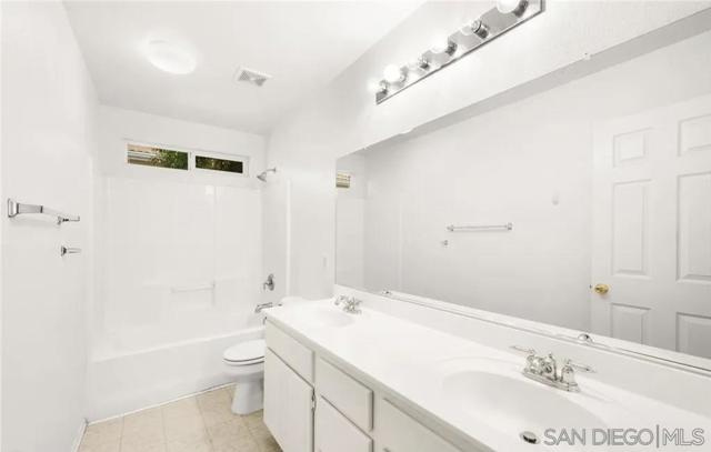 46197 Via La Tranquila, Temecula CA: https://media.crmls.org/mediaz/1c6d9410-5371-4330-9f8b-92398e3725a4.jpg