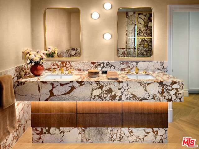 2288 Coldwater Canyon Drive, Beverly Hills CA: https://media.crmls.org/mediaz/1c6e603f-17ed-4a3a-9f53-d5c0eb837e7e.jpg