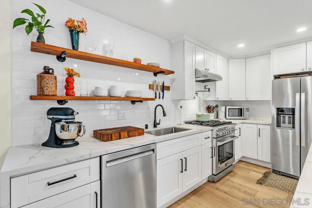 4660 Rolando Blvd - photo 9