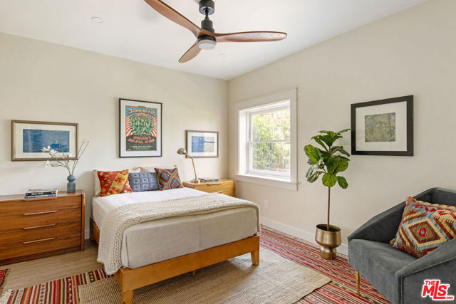 844 E Kensington Road, Los Angeles CA: https://media.crmls.org/mediaz/1c6e776c-c003-44e9-8f9f-aa0b878177c9.jpg