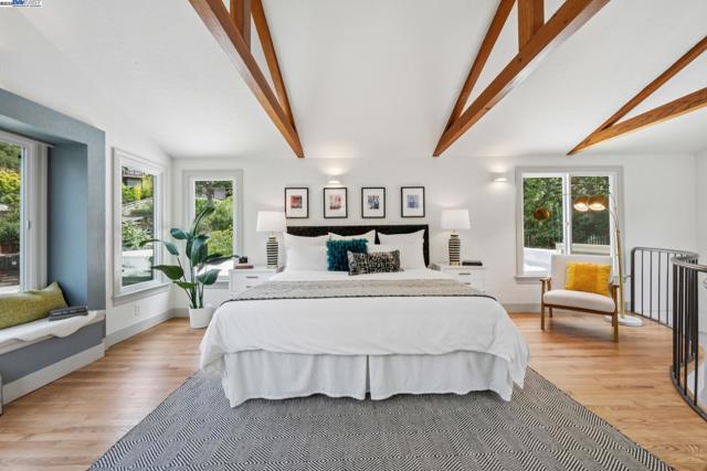 198 BRET HARTE ROAD, Berkeley CA: https://media.crmls.org/mediaz/1c6f035a-30f9-4228-a15c-2c33ec1e119b.jpg