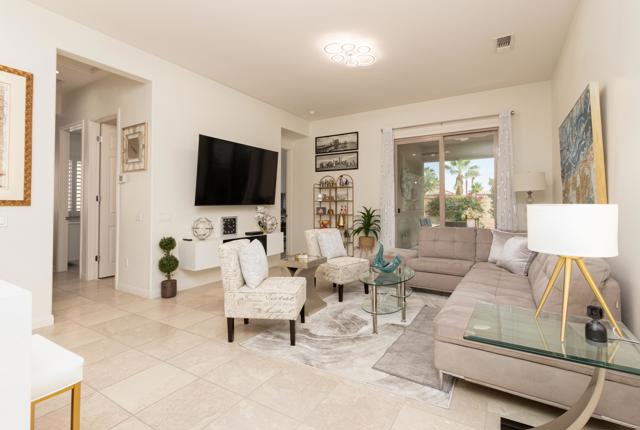 81907 Avenida Bahia, Indio CA: https://media.crmls.org/mediaz/1c6fc3c7-8409-4264-bc32-da26c602894b.jpg