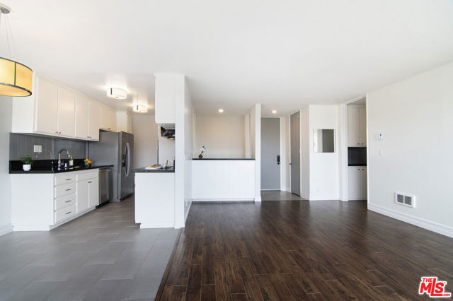 6000 Canterbury Drive, Culver City CA: https://media.crmls.org/mediaz/1c7003e0-020b-4504-8535-a8f891b01778.jpg