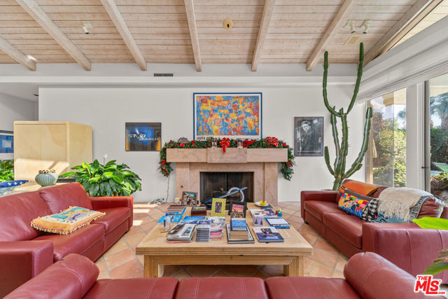 7 Churchill Lane, Rancho Mirage CA: https://media.crmls.org/mediaz/1c701493-c7eb-4e28-b82f-7e0a52911d14.jpg