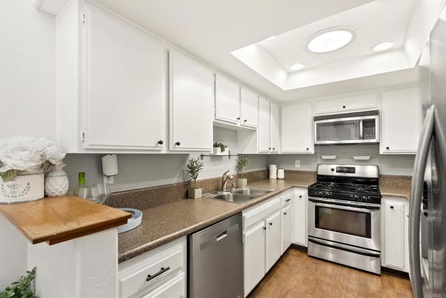 7337 Alicante Road, Carlsbad CA: https://media.crmls.org/mediaz/1c714417-537c-4aff-ab41-5641485fe170.jpg