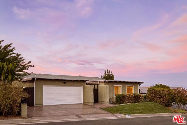 23699 Sandalwood Street, West Hills CA: https://media.crmls.org/mediaz/1c71ca2e-648f-4044-8232-ccc5312a8641.jpg