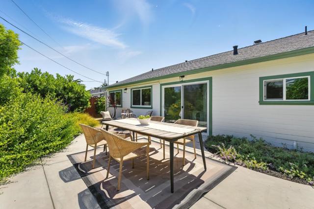 2077 Shoreview Avenue, San Mateo CA: https://media.crmls.org/mediaz/1c722500-c810-4568-8c9b-e5b92497a498.jpg