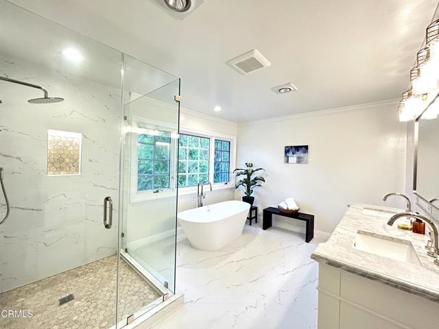 Detail Gallery Image 15 of 30 For 832 Valley Crest St, La Canada Flintridge,  CA 91011 - 5 Beds | 5/1 Baths