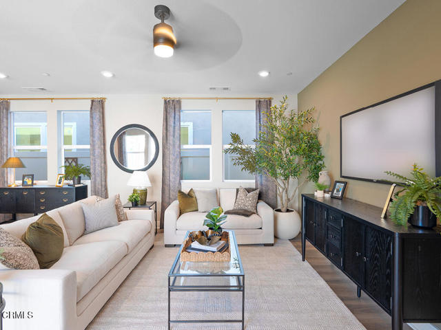 Detail Gallery Image 13 of 23 For 212 Citron Ave, Piru,  CA 93040 - 3 Beds | 3 Baths